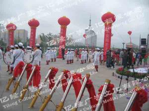 軍樂隊、氣柱、彩炮